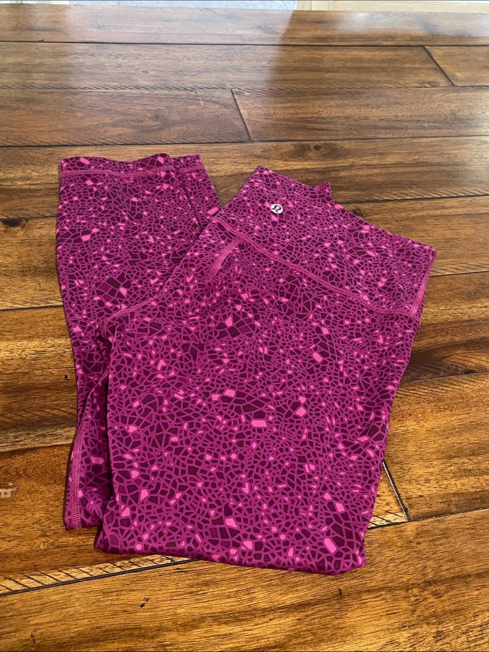 Lululemon High Times 7/8 Leggings Luxtreme
Paradise Geo Regal Plum size 6 - Picture 11 of 11